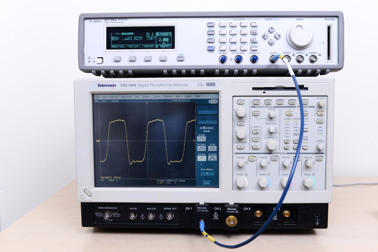Tektronix TDS7404(OPT:4M ST HT3 JA3 HT3v1.3) 4GHz 20 GS/s